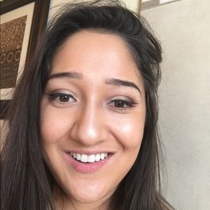 Meet your Posher, Kayla